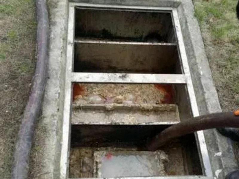 黄潭镇隔油池清理