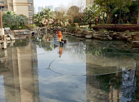 黄潭镇景观池淤泥清理