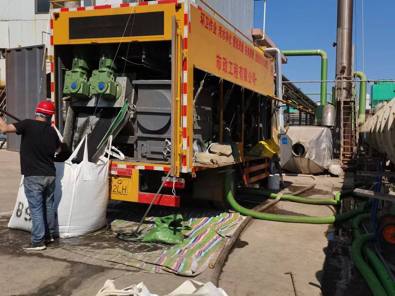 黄潭镇淤泥压干处理