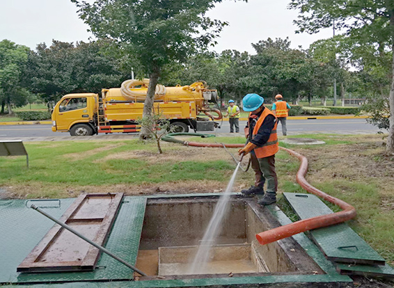 黄潭镇化油池清理